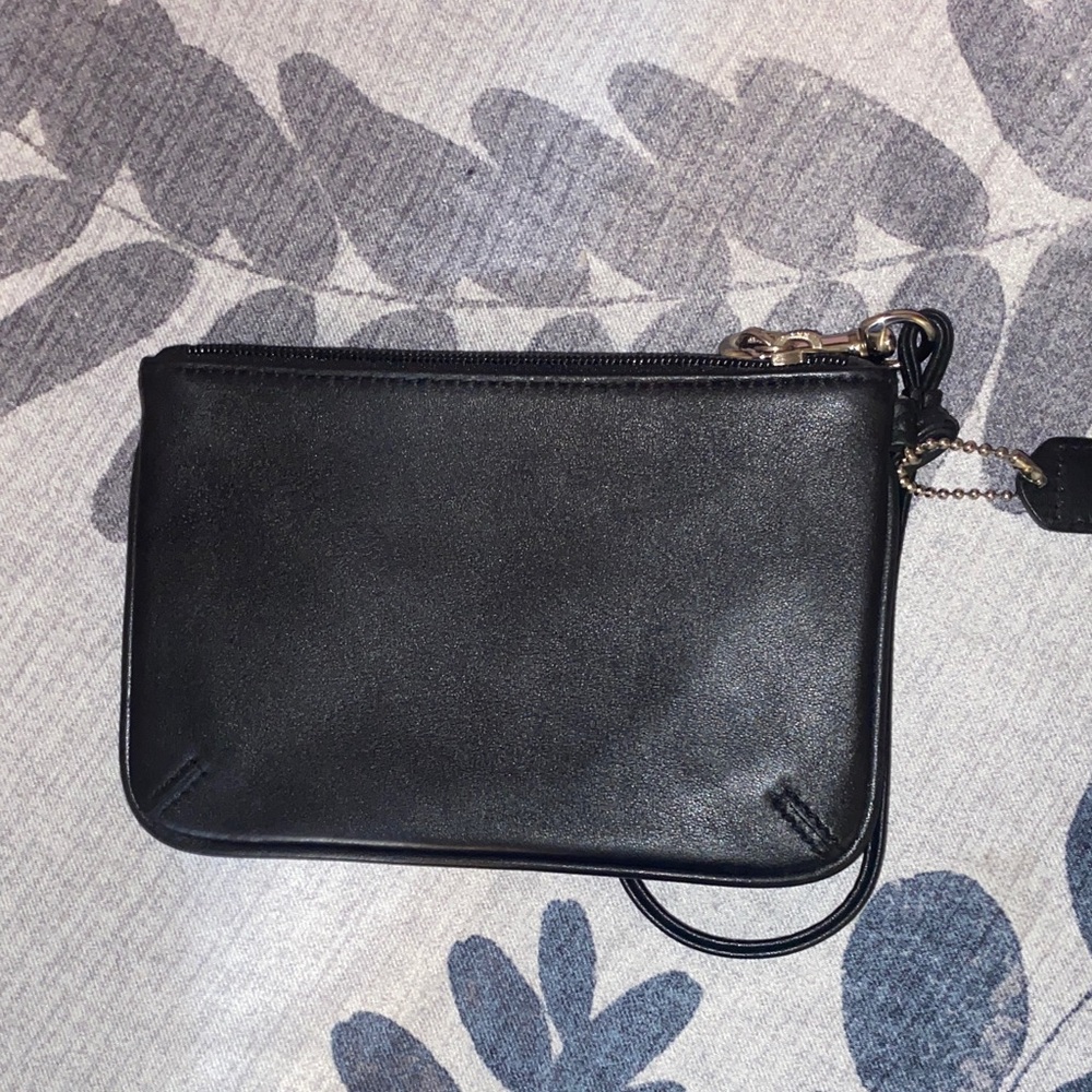 Coach wristlet sold - Picture 4 of 8